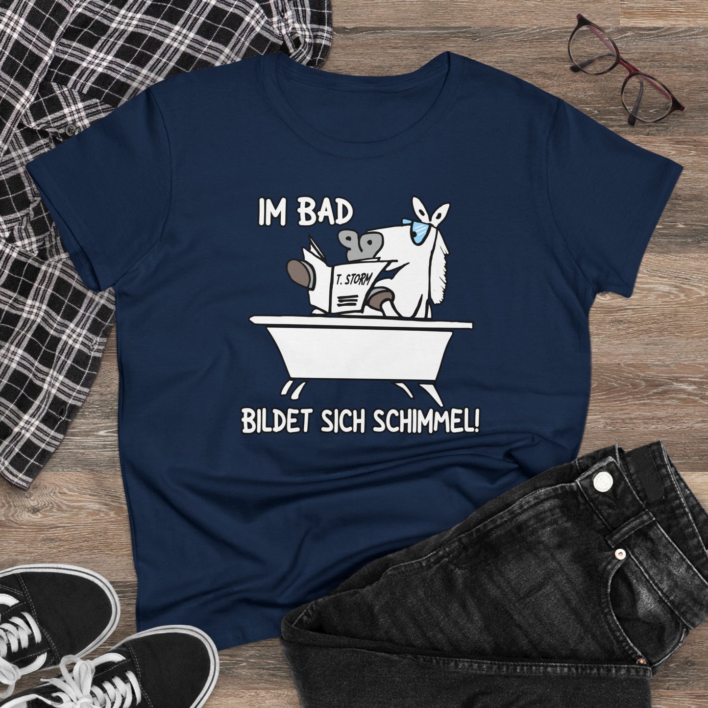 Damen T-Shirt Im Bad bildet sich Schimmel