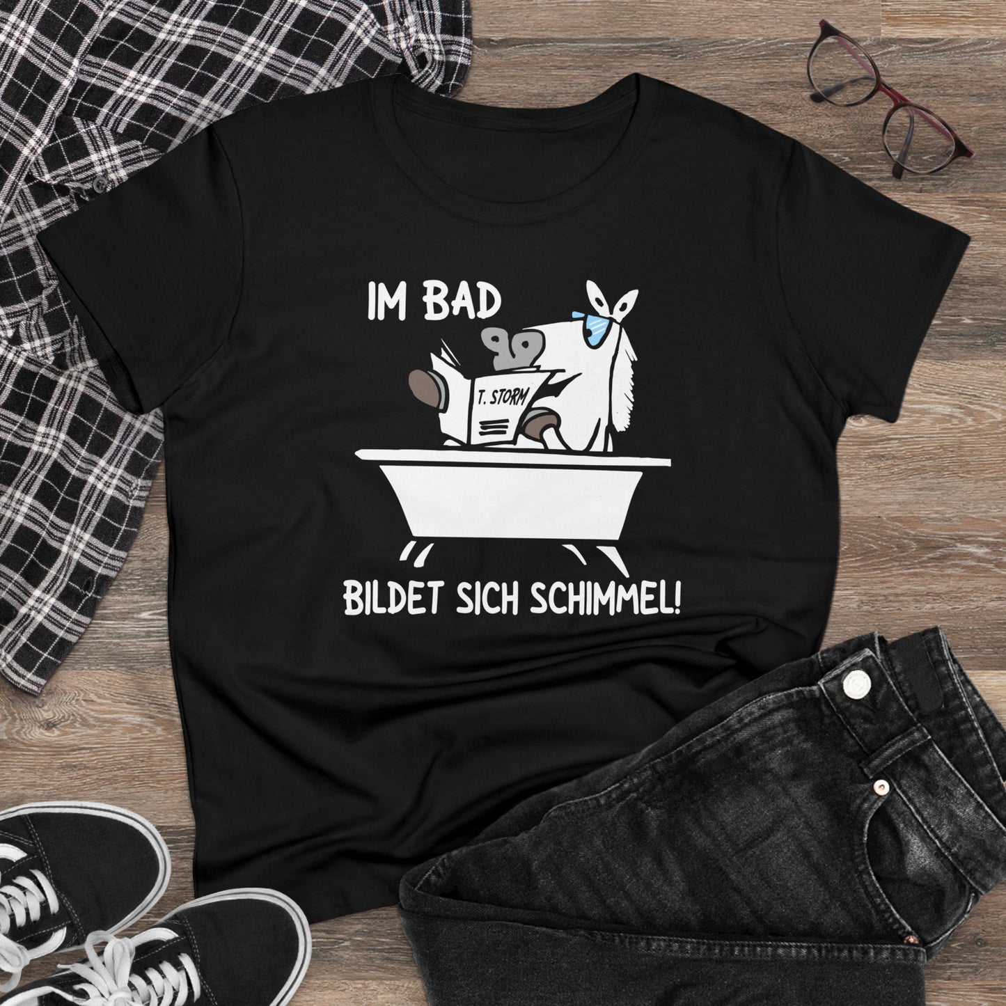 Damen T-Shirt Im Bad bildet sich Schimmel